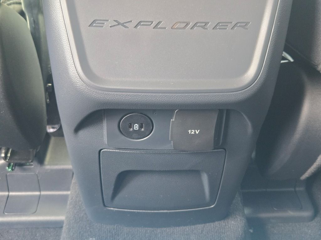 2025 Ford Explorer photo 17