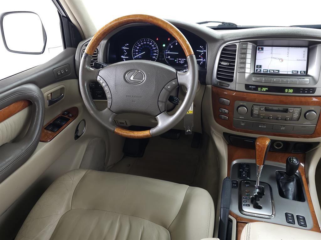 2006 Lexus LX 470 photo 14