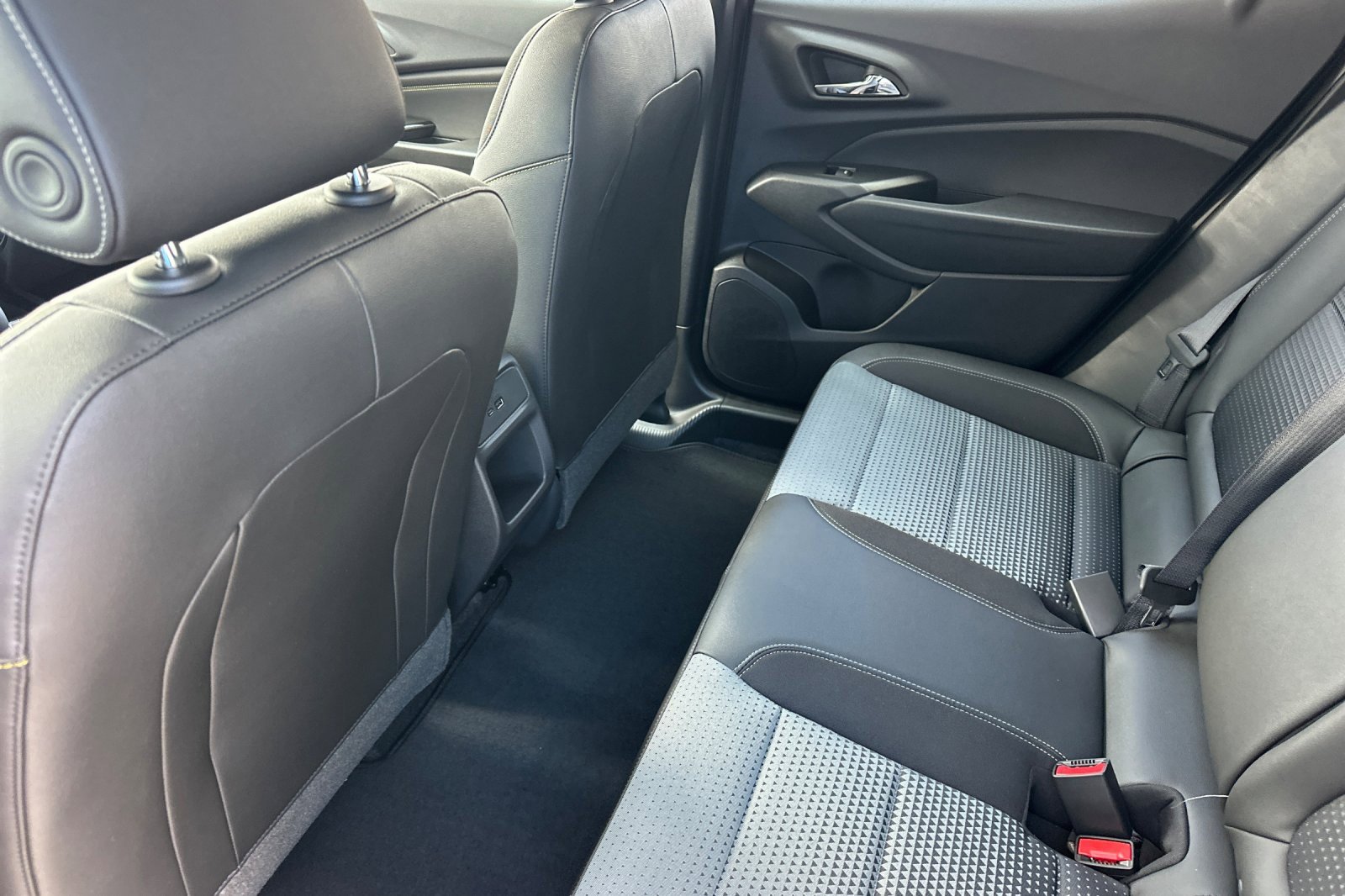 2025 Chevrolet Trax LT photo 8