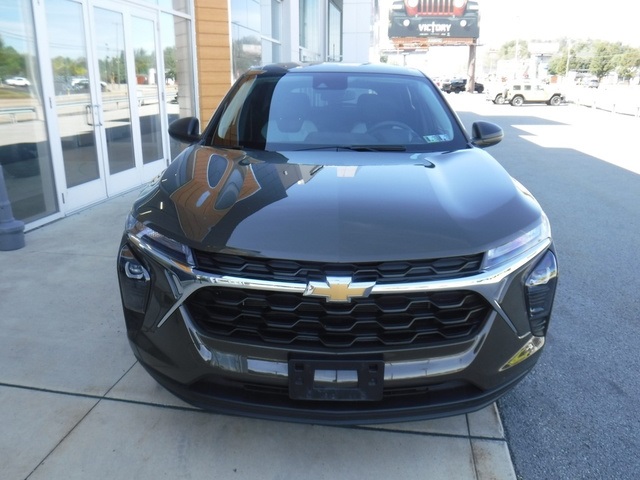2024 Chevrolet Trax LS photo 4