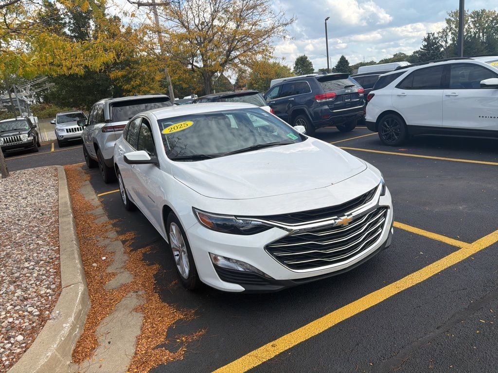 2025 Chevrolet Malibu 1LT photo 2