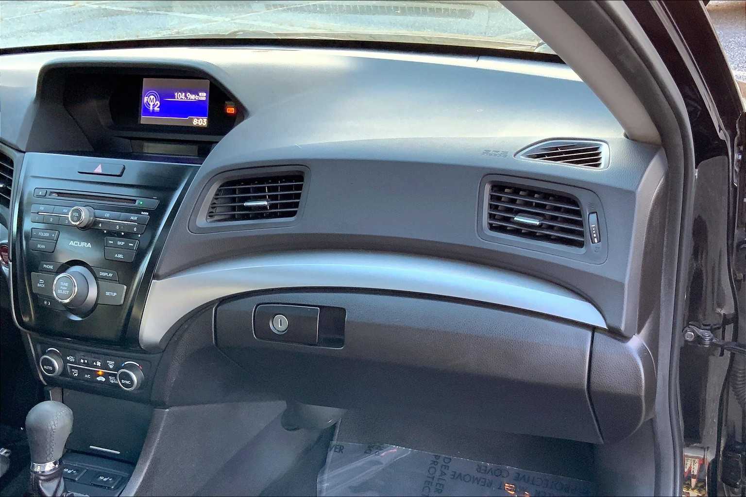 2017 Acura ILX Base photo 18