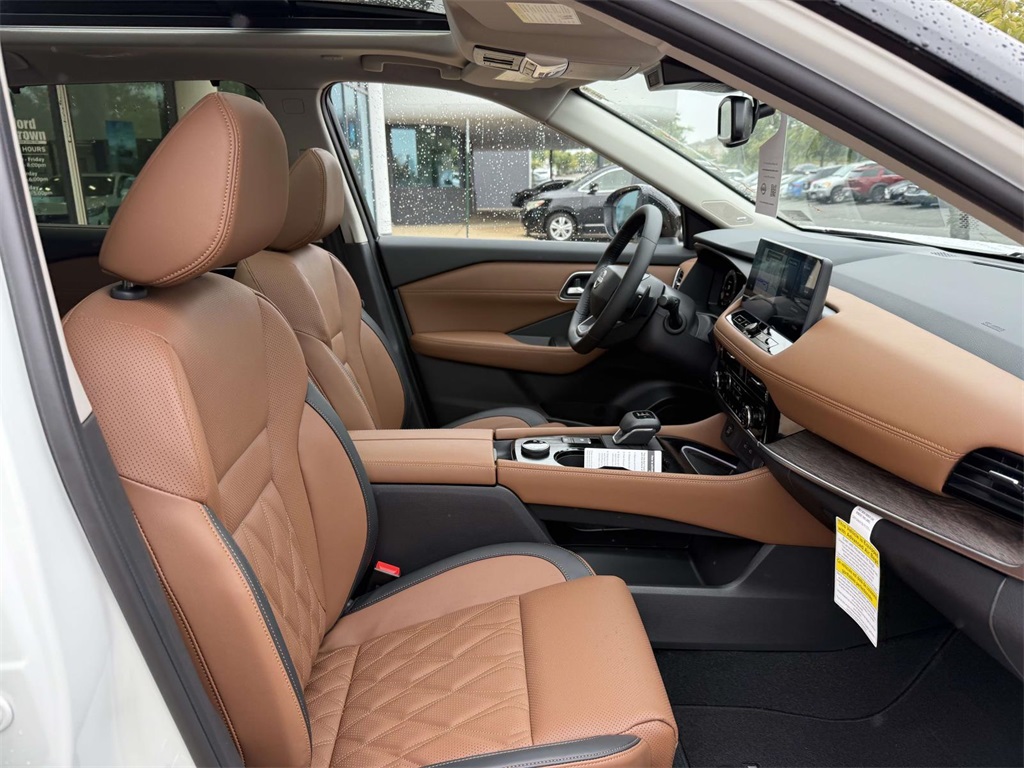 2026 Nissan Rogue Platinum photo 14