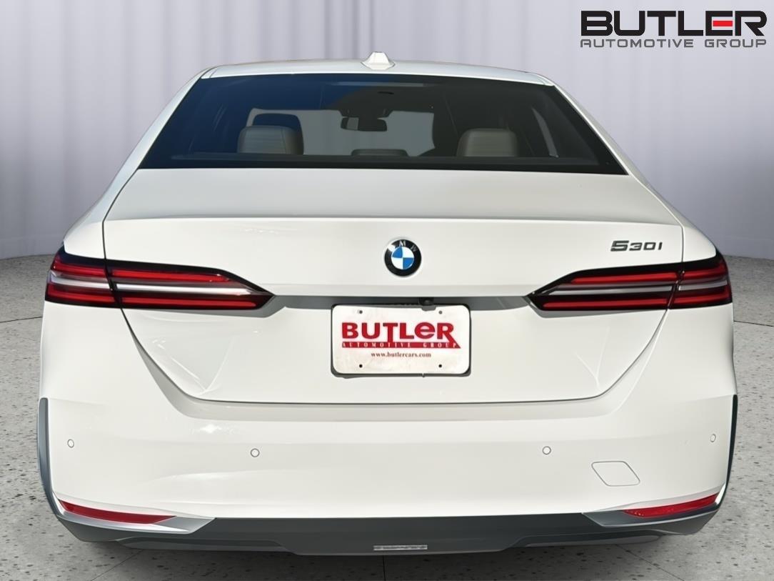 2025 Bmw 530i Sedan photo 3