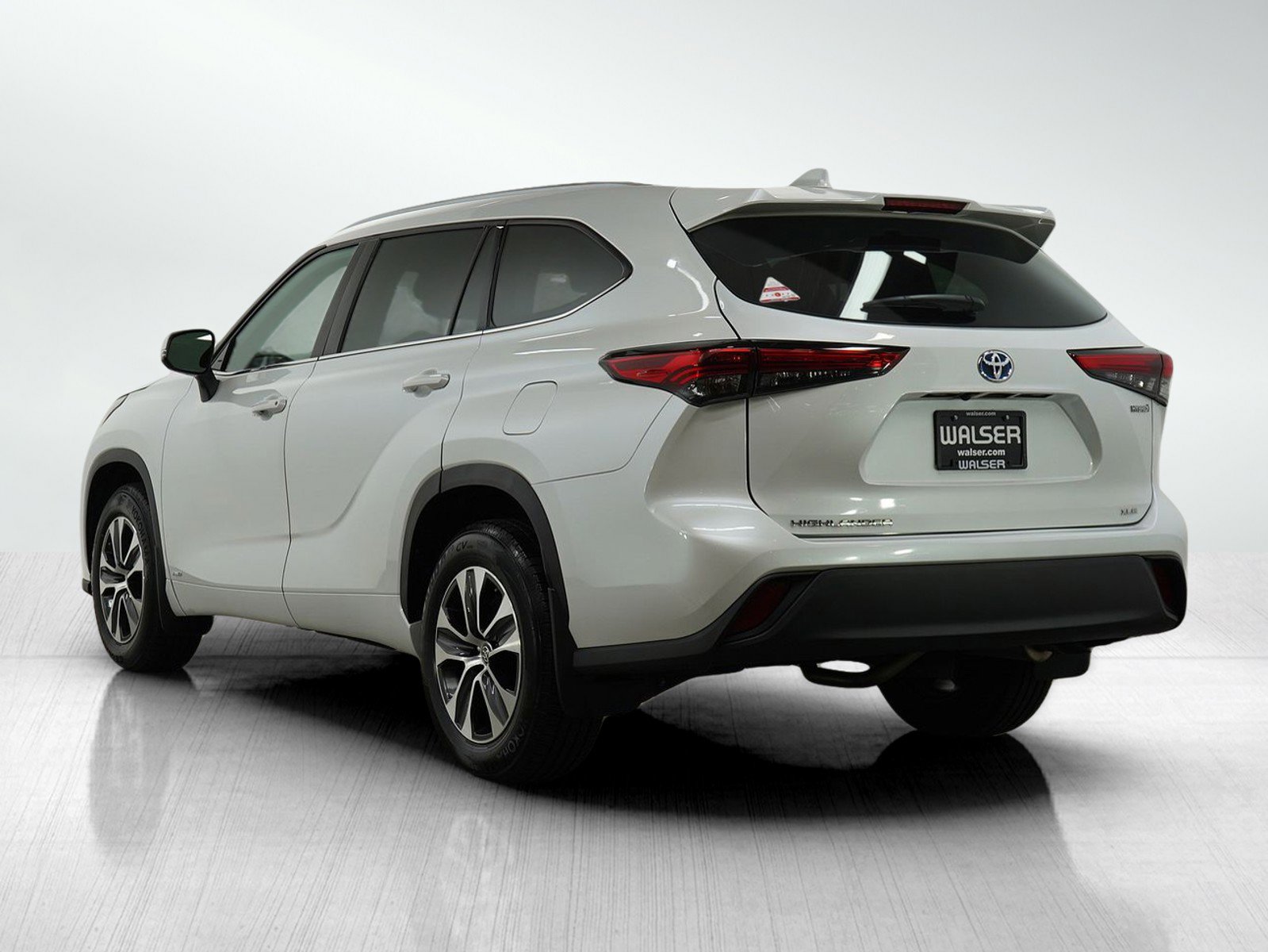 2022 Toyota Highlander Hybrid XLE photo 3