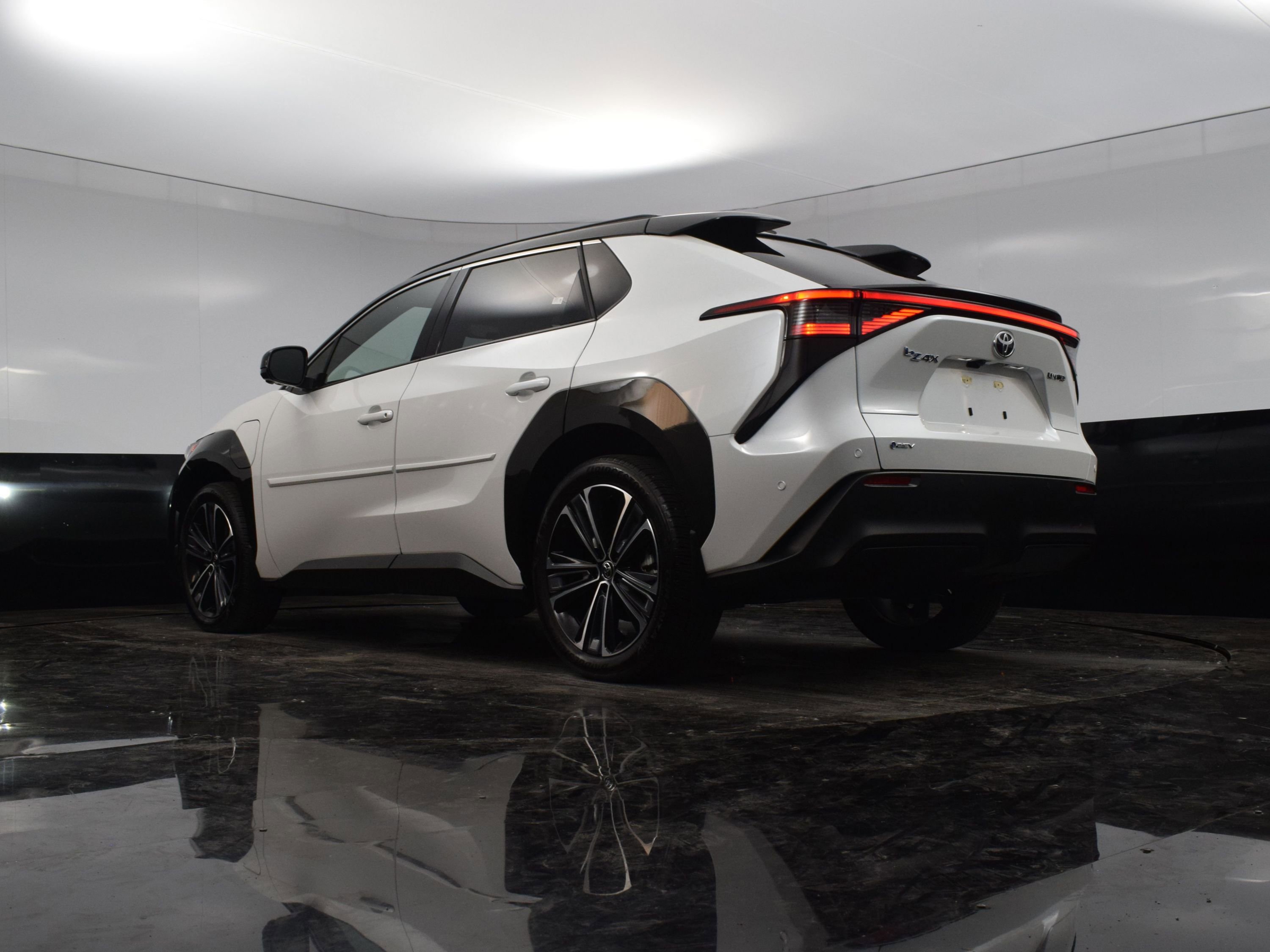 2024 Toyota bZ4X XLE photo 20