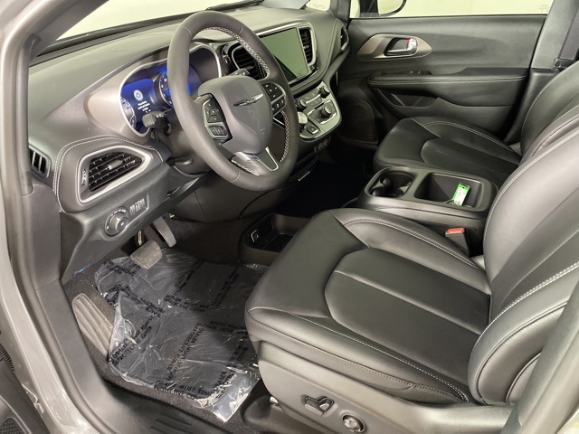 2025 Chrysler Pacifica photo 17