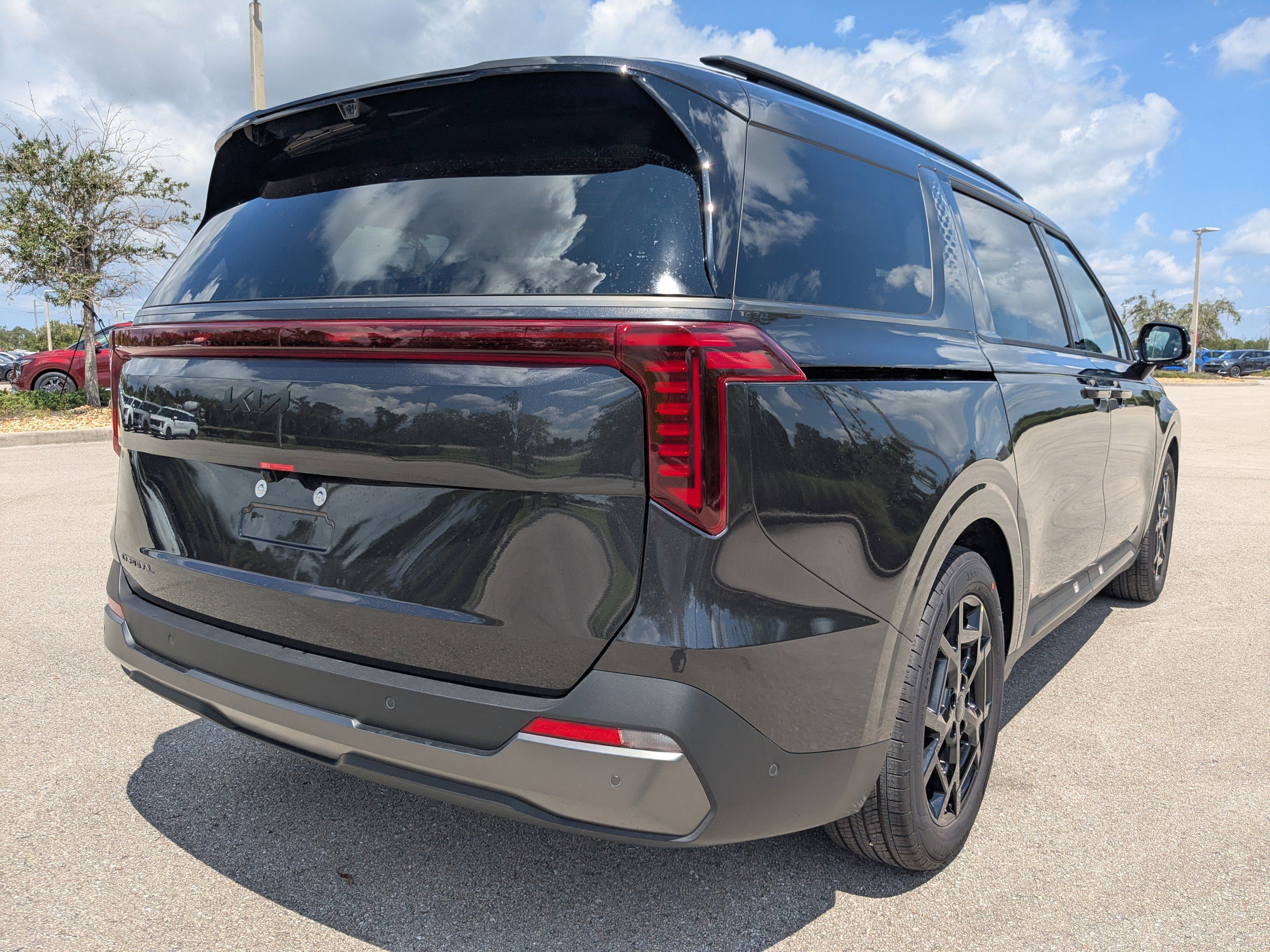 2026 Kia Carnival SX Prestige photo 2