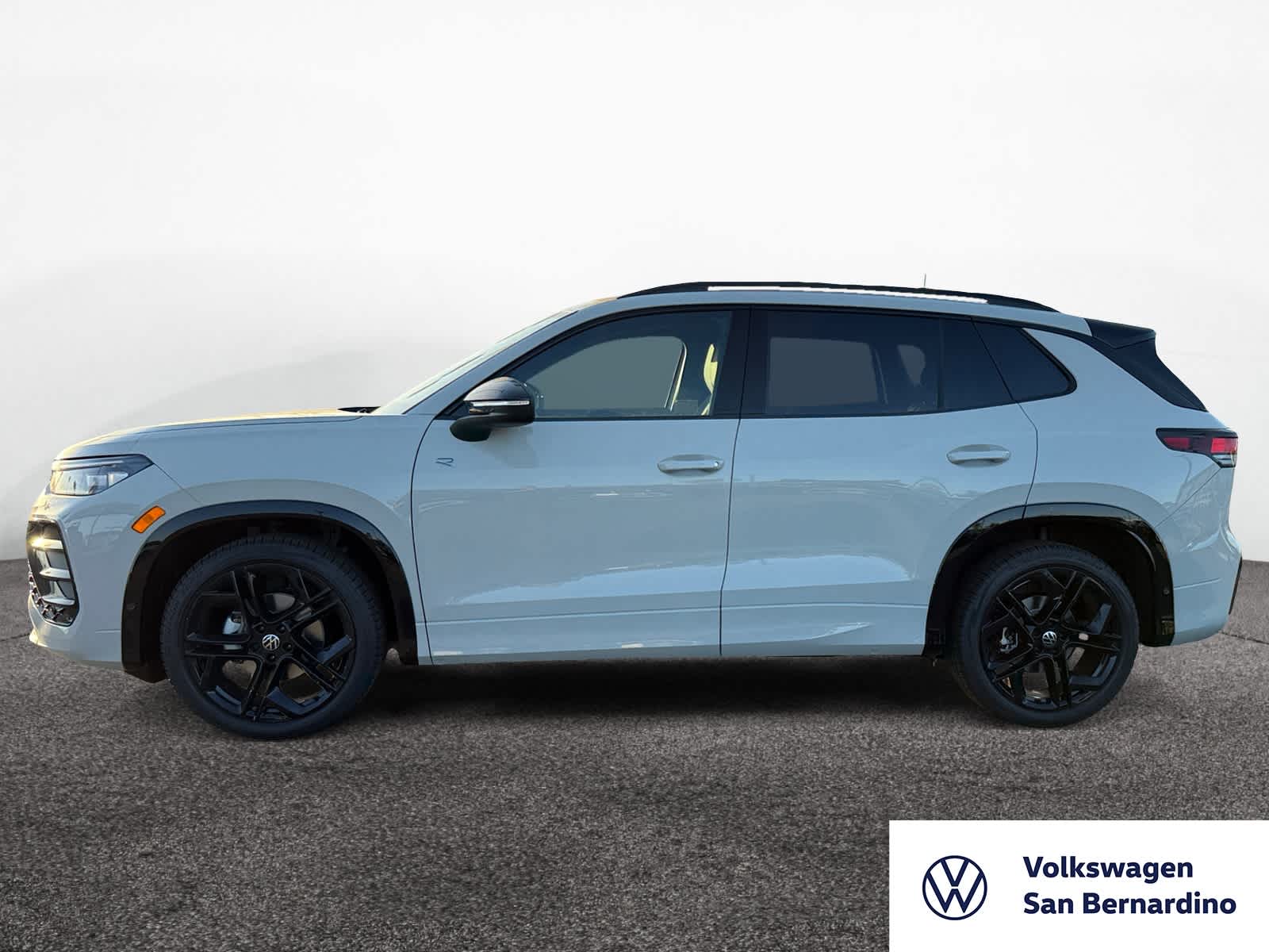 2025 Volkswagen Tiguan SE R-Line Black photo 2