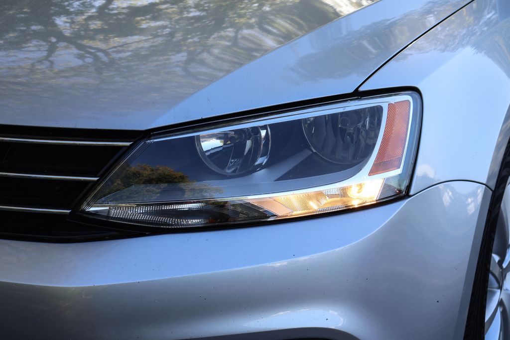 PreOwned 2015 Volkswagen Jetta 1.8T SE 4D Sedan in Indianapolis 