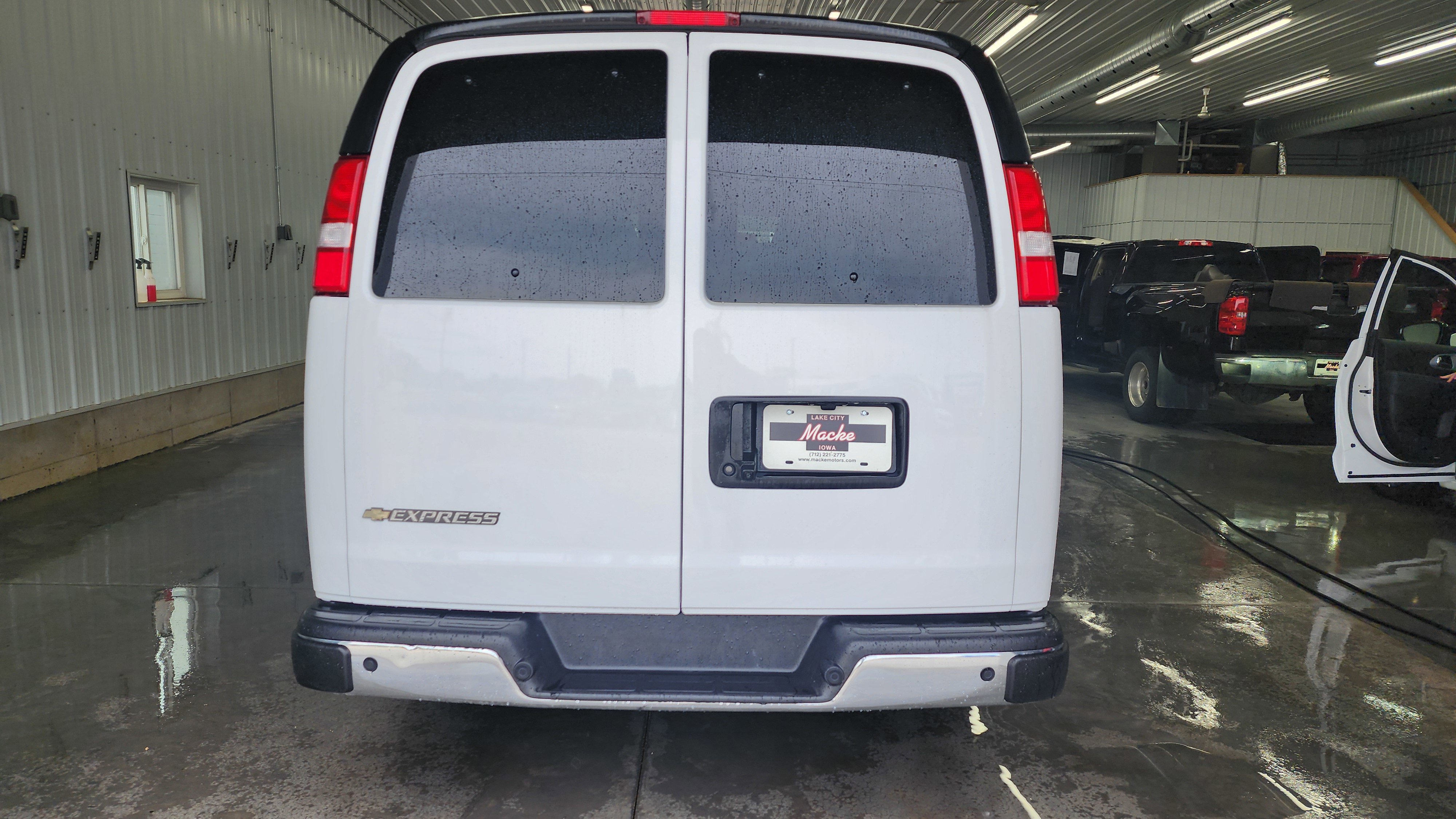 2024 Chevrolet Express Passenger 3500 photo 4