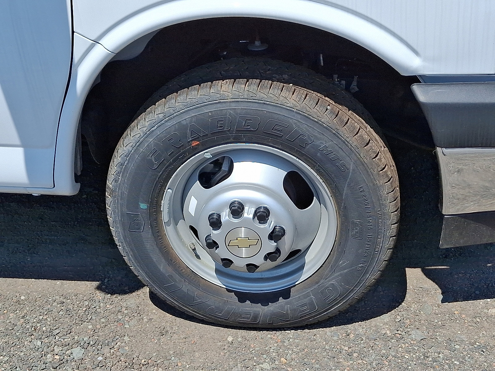2024 Chevrolet Express Cutaway 3500 photo 3