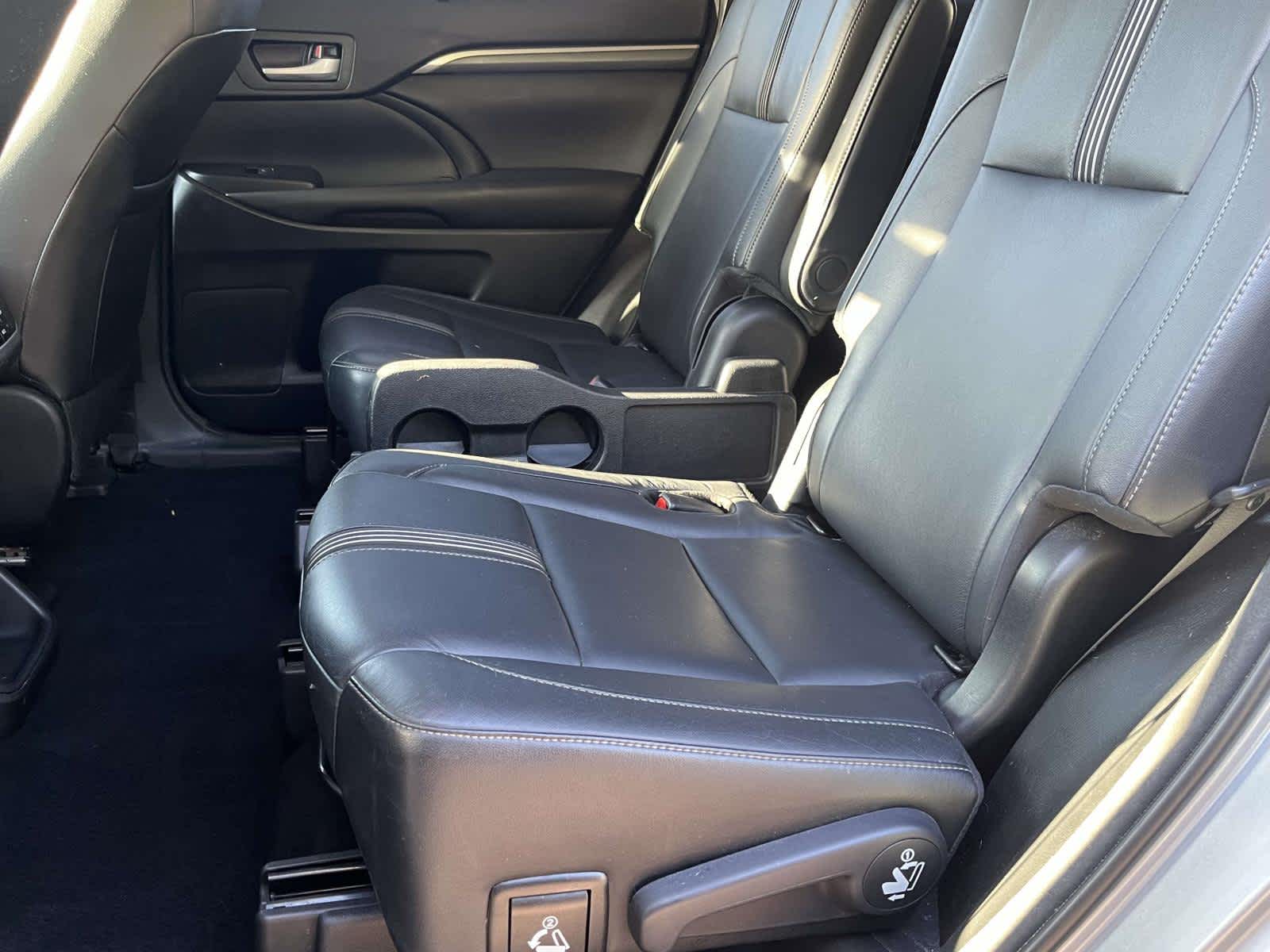 2018 Toyota Highlander SE photo 16