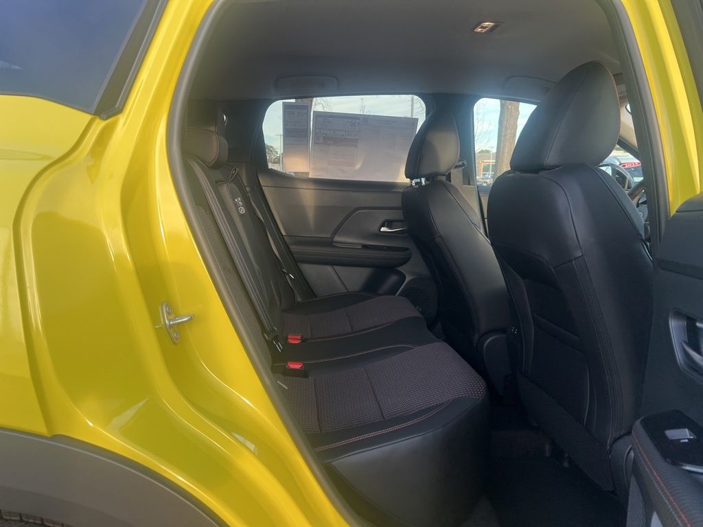 2025 Nissan Kicks SR photo 14