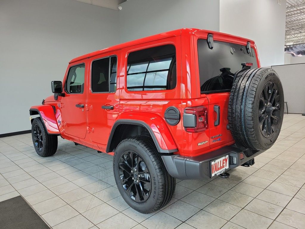 2025 Jeep Wrangler Sahara 4xe photo 4