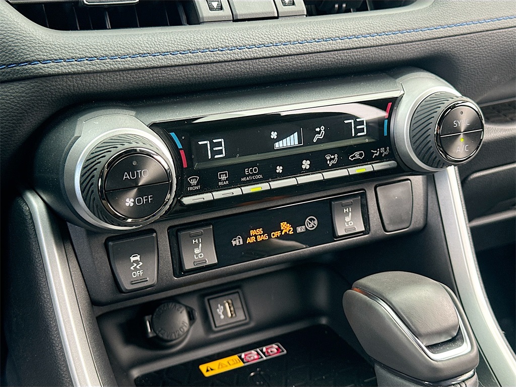 2025 Toyota RAV4 Hybrid XSE photo 12