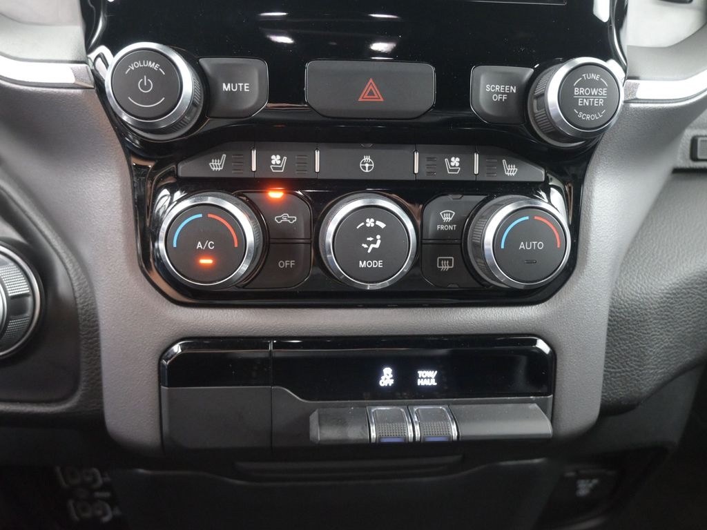 2023 Ram 1500 Laramie photo 3