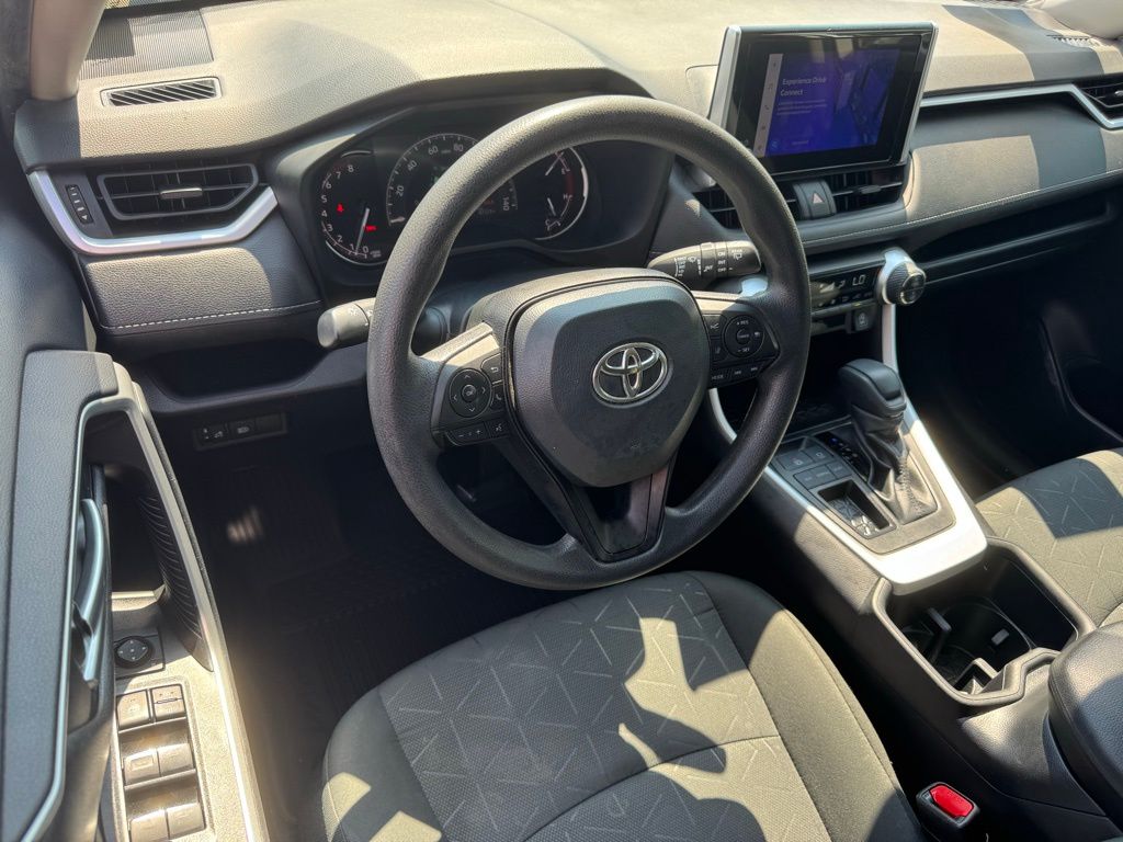 2023 Toyota RAV4 XLE photo 20