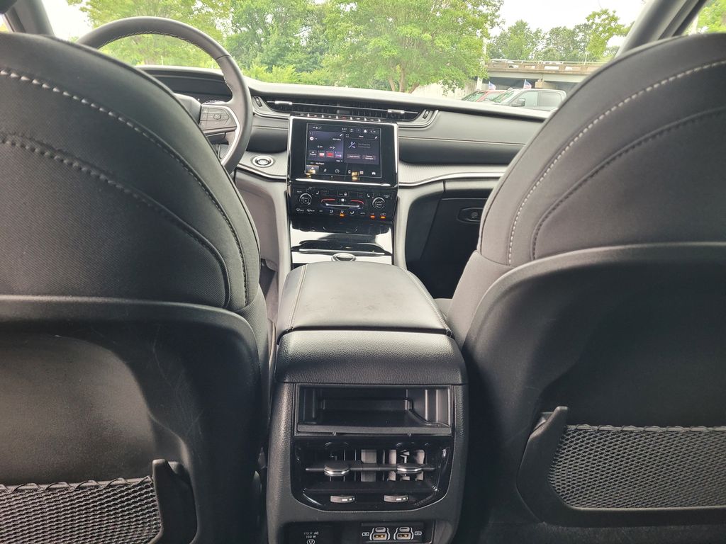 2024 Jeep Grand Cherokee Laredo photo 9