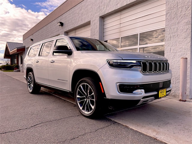 2023 Jeep Wagoneer L Series III photo 2
