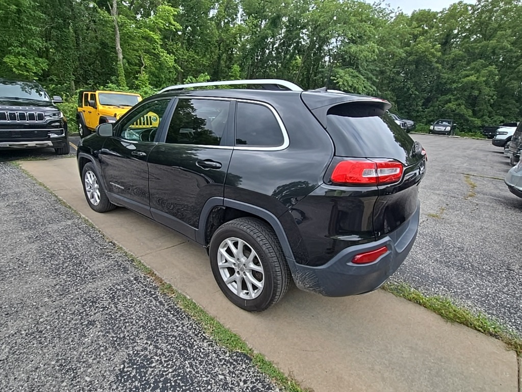 2016 Jeep Cherokee Latitude photo 3