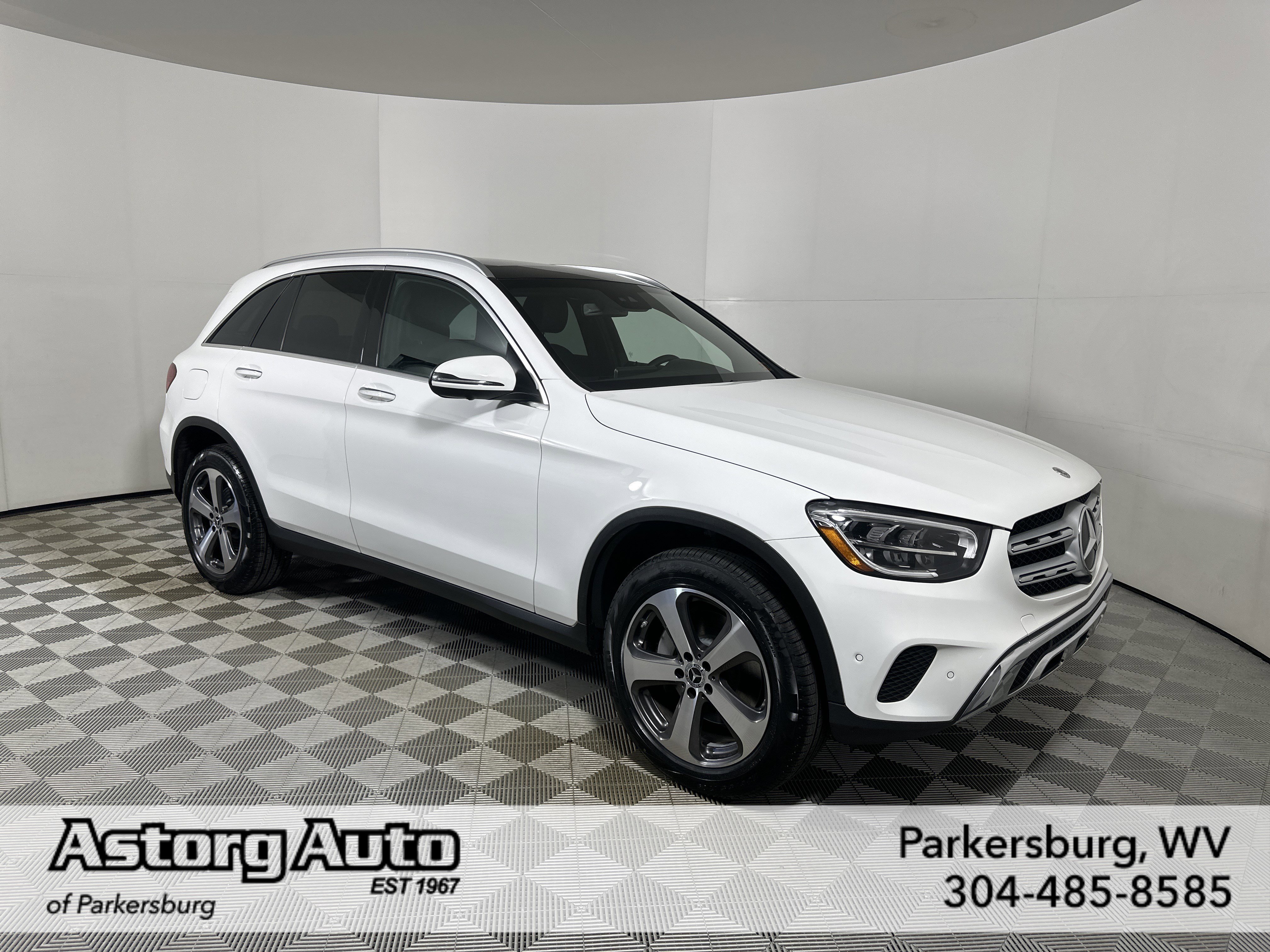 2022 Mercedes-Benz GLC GLC300's photo