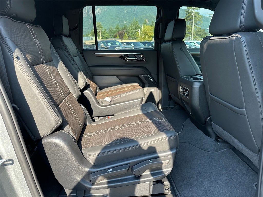 2025 Chevrolet Suburban High Country photo 12