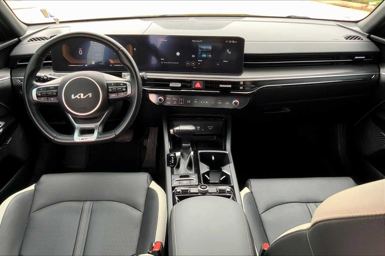 2025 Kia K5 GT-Line photo 14