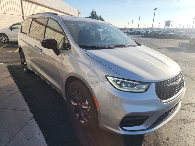 2026 Chrysler Pacifica photo 4