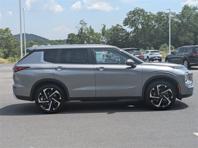 2023 Mitsubishi Outlander SE photo 4