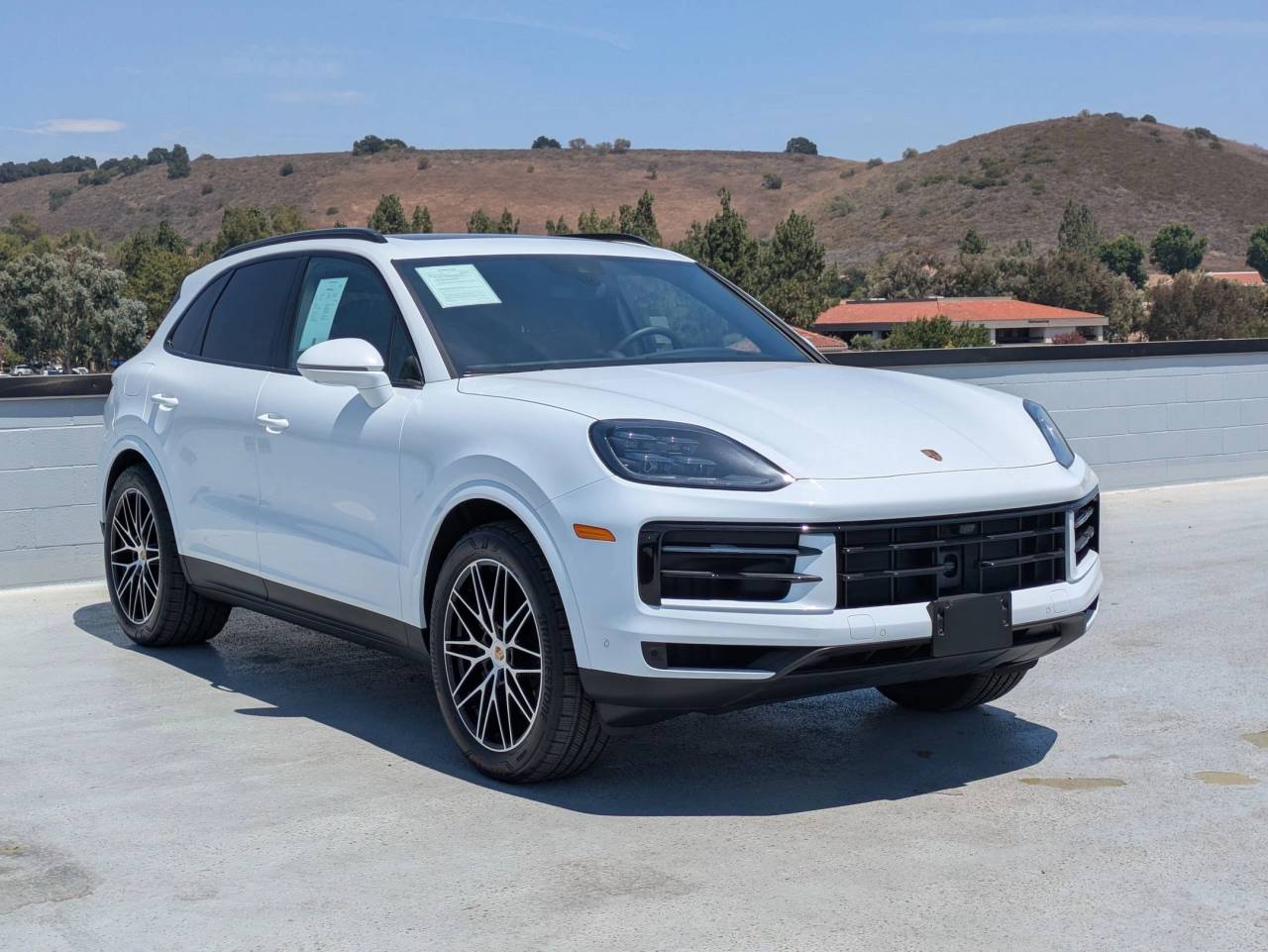 2025 Porsche Cayenne Base photo 3