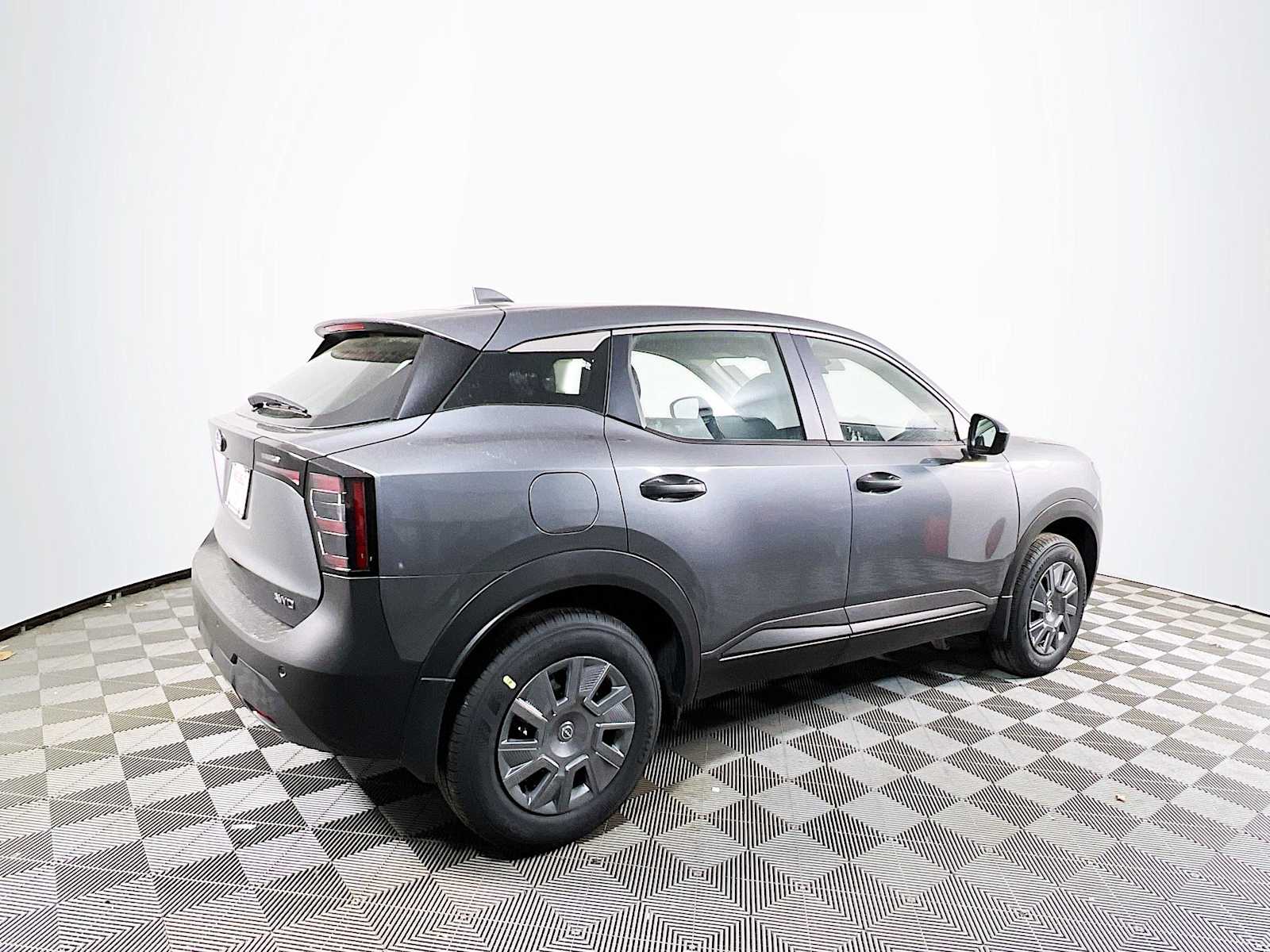 2025 Nissan Kicks S photo 2