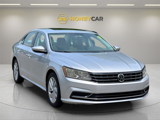 Certified Pre-Owned 2018 Volkswagen Passat 2.0T SE w/Technology