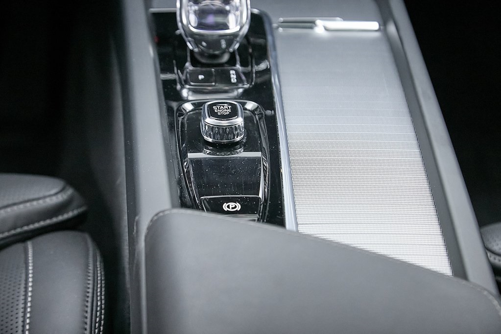 2025 VOLVO XC60 - Image 34