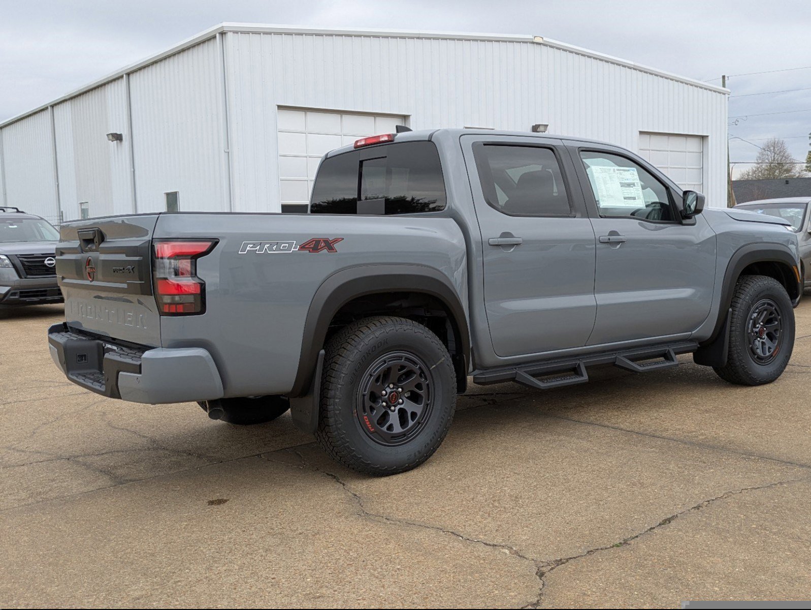 2025 Nissan Frontier PRO-4X photo 4