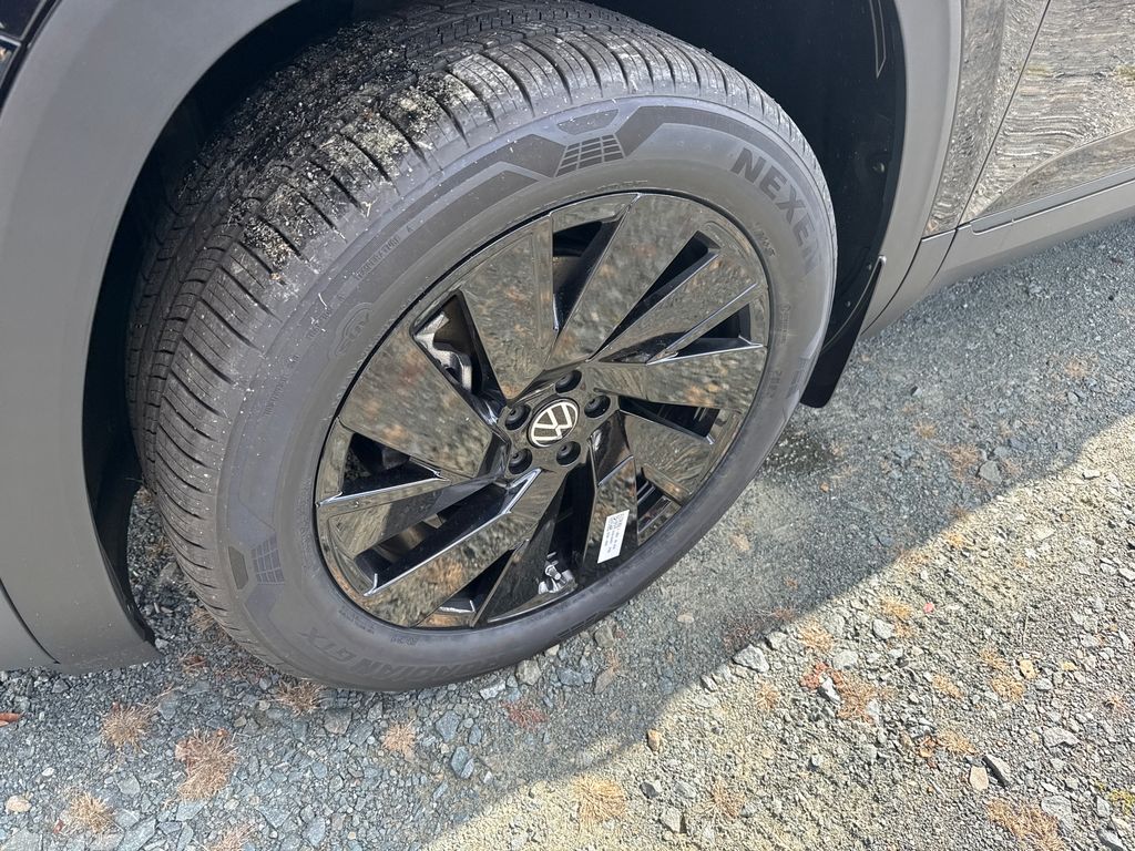 2026 Volkswagen Atlas Cross Sport SE Technology photo 2