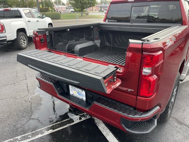 2023 Chevrolet Silverado 1500 RST photo 7