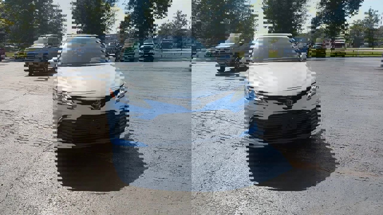 2022 Toyota Camry Hybrid XLE photo 3