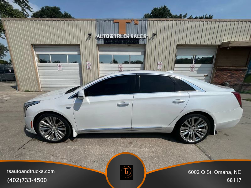 2019 Cadillac XTS Platinum's photo