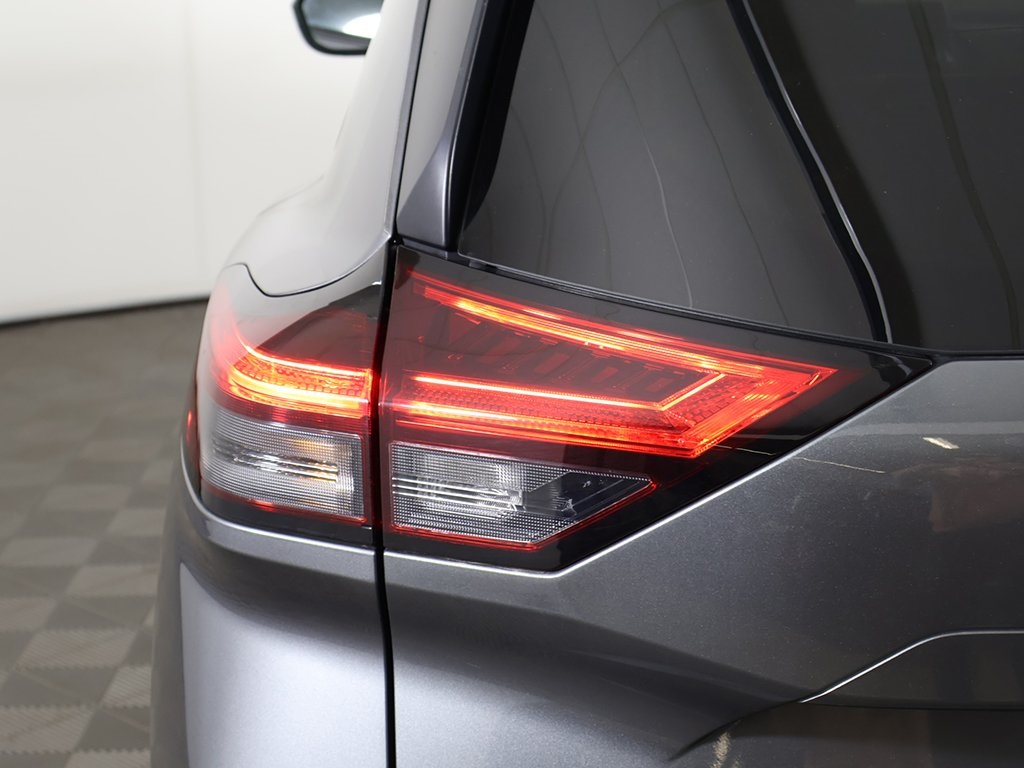 2024 Nissan Rogue SV photo 12