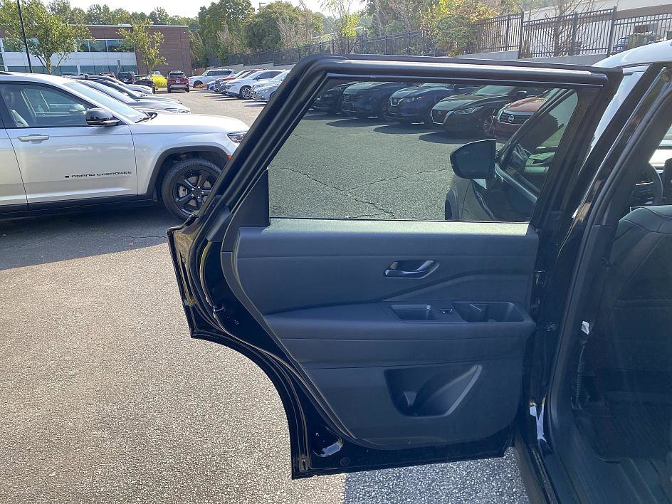 2025 Nissan Pathfinder Rock Creek photo 10
