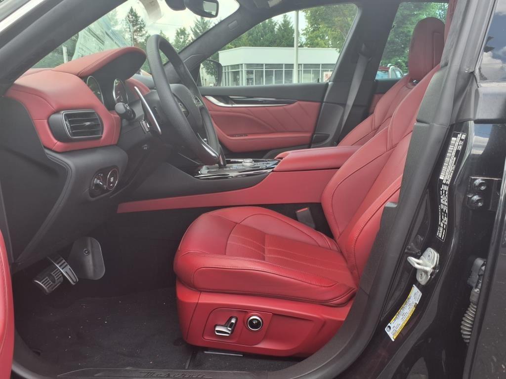 2023 Maserati Levante Modena S photo 3