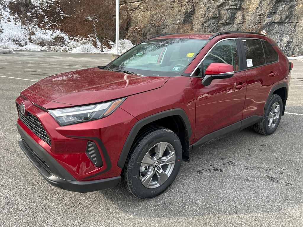 2025 Toyota RAV4 XLE's photo