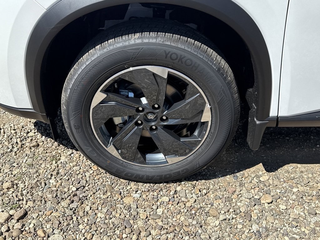 2026 Nissan Rogue SV photo 4