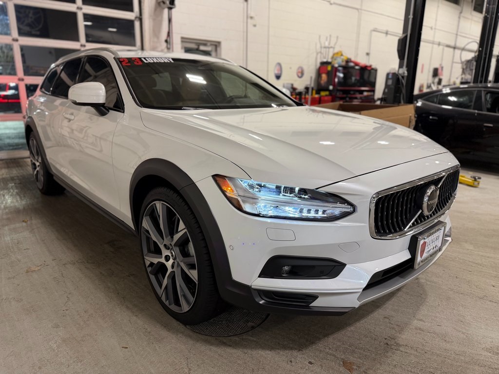 2023 VOLVO V90CC - Image 7
