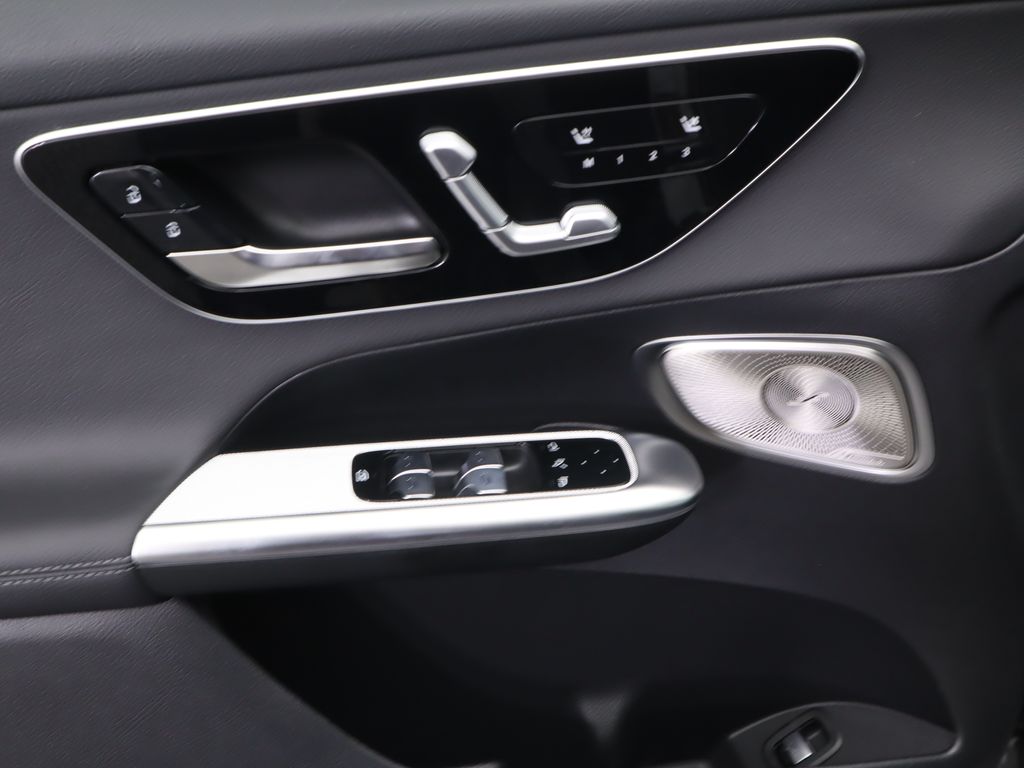2026 Mercedes Benz GLC 300 photo 21