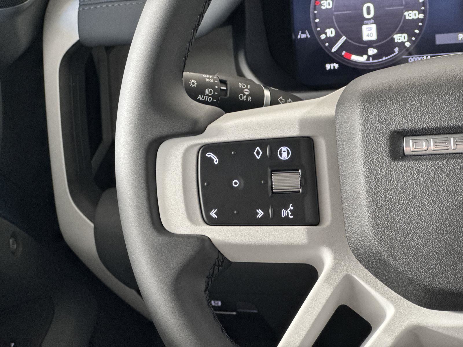 2025 Land Rover Defender 110 S photo 12