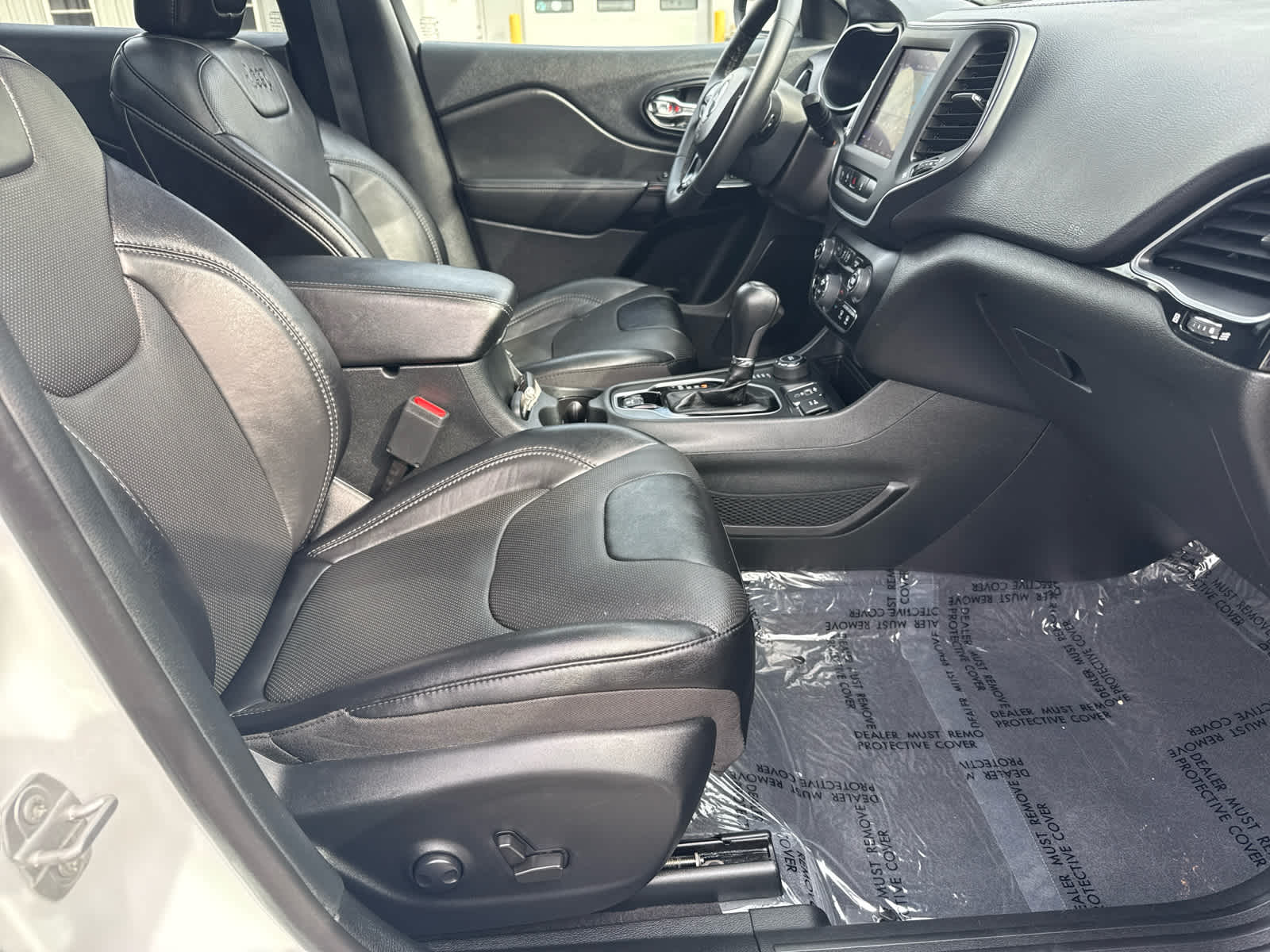 2023 Jeep Cherokee Altitude Lux photo 9