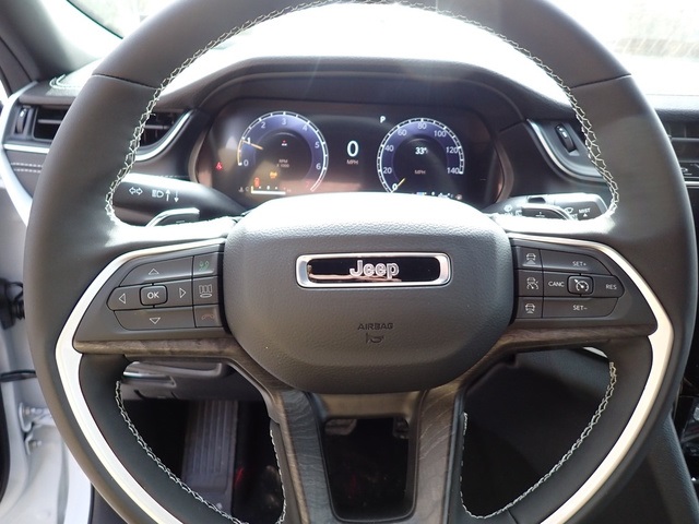 2025 Jeep Grand Cherokee Limited photo 14
