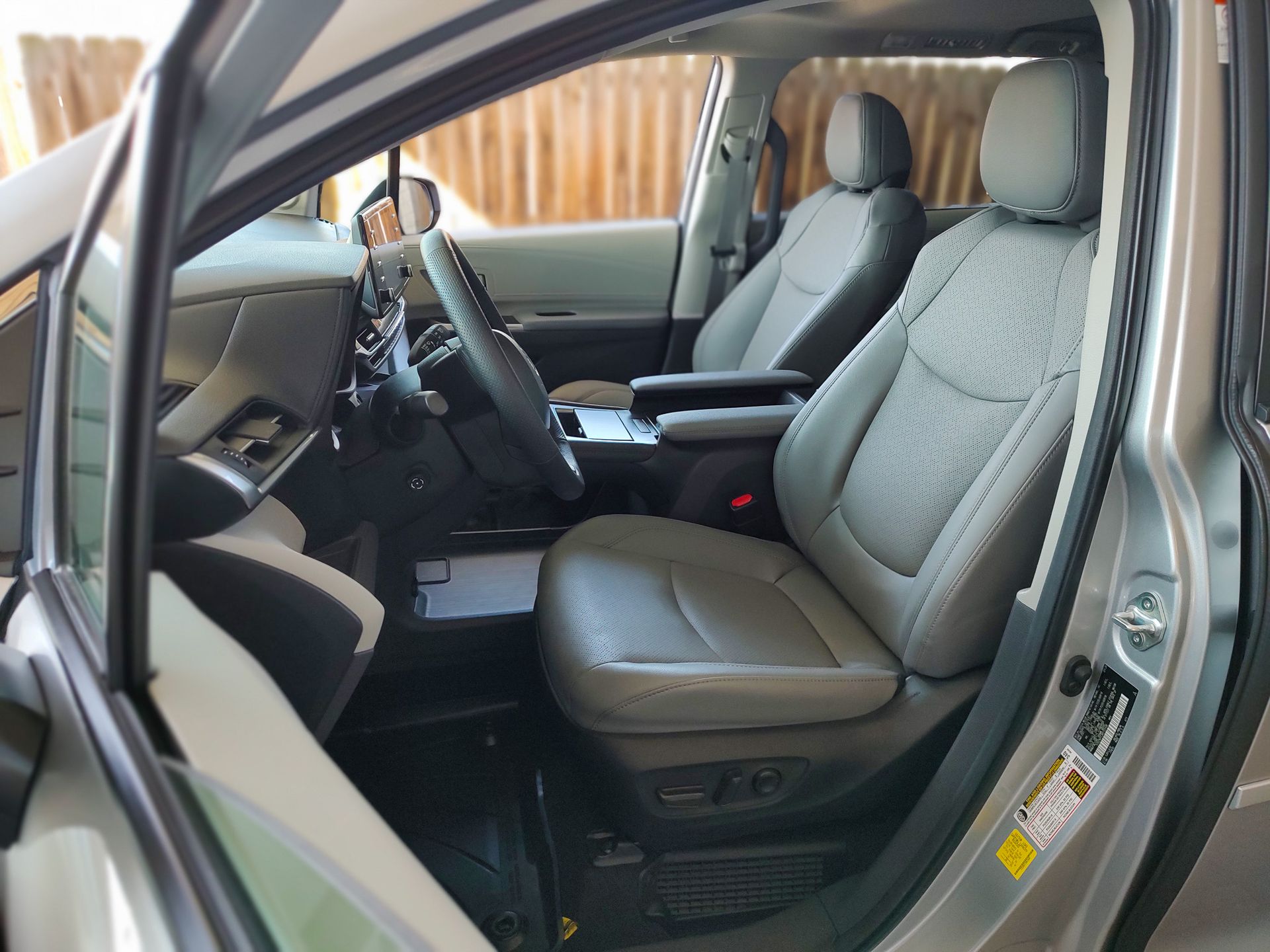 2024 Toyota Sienna Limited photo 7